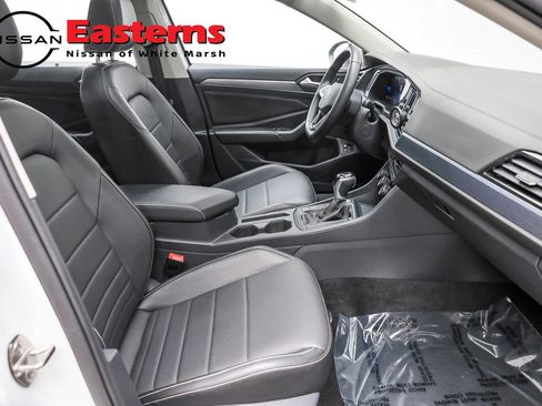 Used 2023 Volkswagen Jetta SE w/ Panoramic Sunroof Package image 40