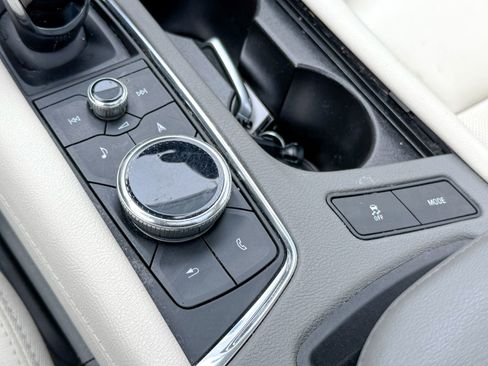 Certified 2022 Cadillac XT5 Premium Luxury image 21