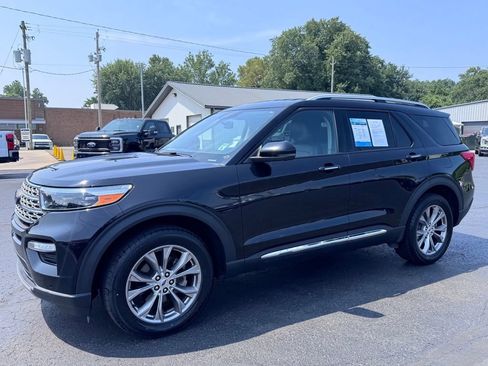 Used 2022 Ford Explorer Limited w/ Equipment Group 301A AWD/4WD image 2
