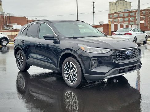 Used 2024 Ford Escape SE image 2