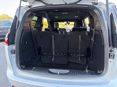 Used 2023 Chrysler Pacifica Touring-L w/ Uconnect Theater Family Group FWD image 21