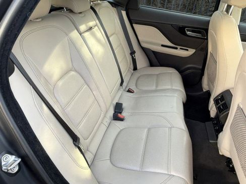 Used 2018 Jaguar F-PACE Prestige image 24