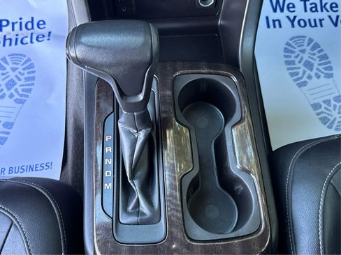 Used 2015 GMC Canyon SLT image 18