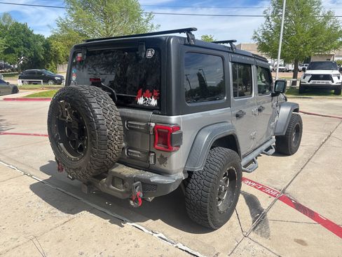 Used 2018 Jeep Wrangler Unlimited Sport S image 9