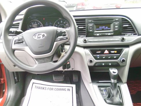 Used 2017 Hyundai Elantra SE image 9