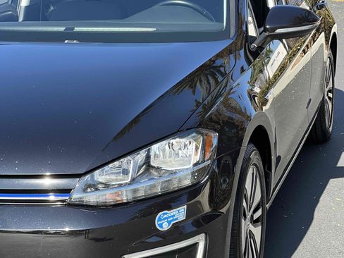 Used 2018 Volkswagen e-Golf SE w/ DC Fast Charging Package image 59