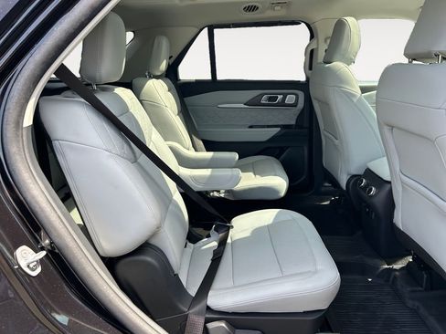 Used 2025 Ford Explorer Platinum w/ Ultimate Package AWD/4WD image 24