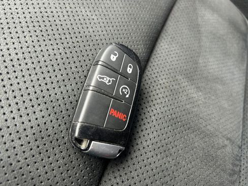 Used 2018 Jeep Grand Cherokee Trailhawk AWD/4WD image 31