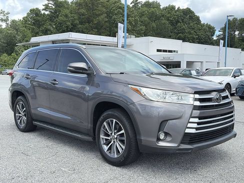 Used 2019 Toyota Highlander XLE FWD image 9