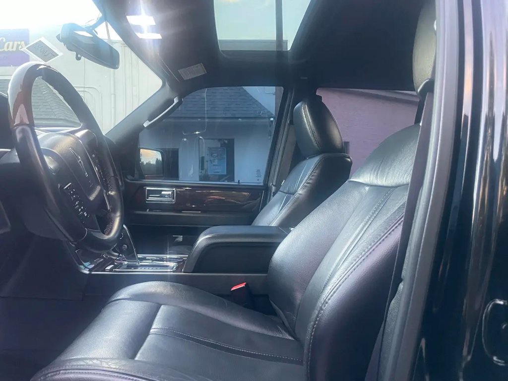 Used 2017 Lincoln Navigator Reserve AWD/4WD image 12