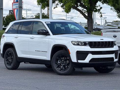 New 2026 Jeep Grand Cherokee Altitude AWD/4WD image 2