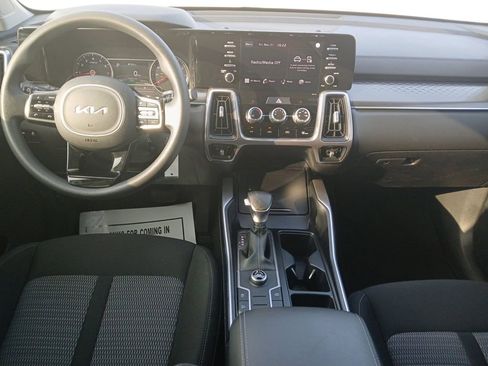 Used 2022 Kia Sorento LX image 12