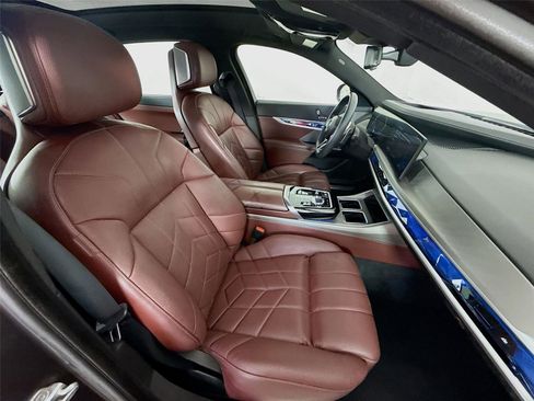 Used 2023 BMW 740i w/ Executive Package RWD image 21