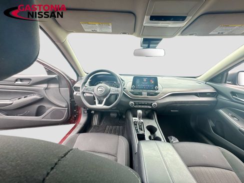 Used 2025 Nissan Altima 2.5 SV FWD image 31