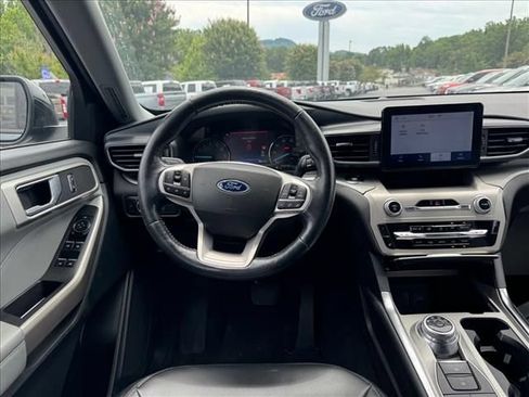 Certified 2022 Ford Explorer XLT w/ Equipment Group 202A AWD/4WD image 16