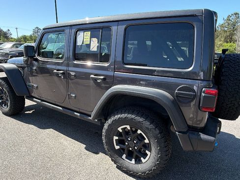 Used 2025 Jeep Wrangler Unlimited Rubicon 4xe w/ Convenience Group AWD/4WD image 10