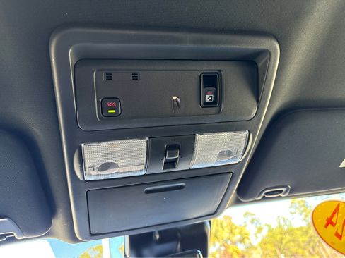 Used 2024 Nissan Titan PRO-4X w/ Pro-4x Convenience Package image 30