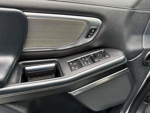 Used 2025 Ford Expedition Platinum AWD/4WD image 22