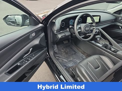 Certified 2025 Hyundai Elantra Limited image 10