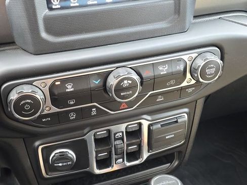 Used 2023 Jeep Gladiator Sport AWD/4WD image 31