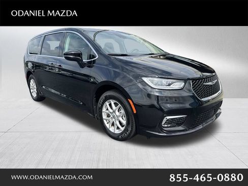 Used 2024 Chrysler Pacifica Touring-L FWD image 1