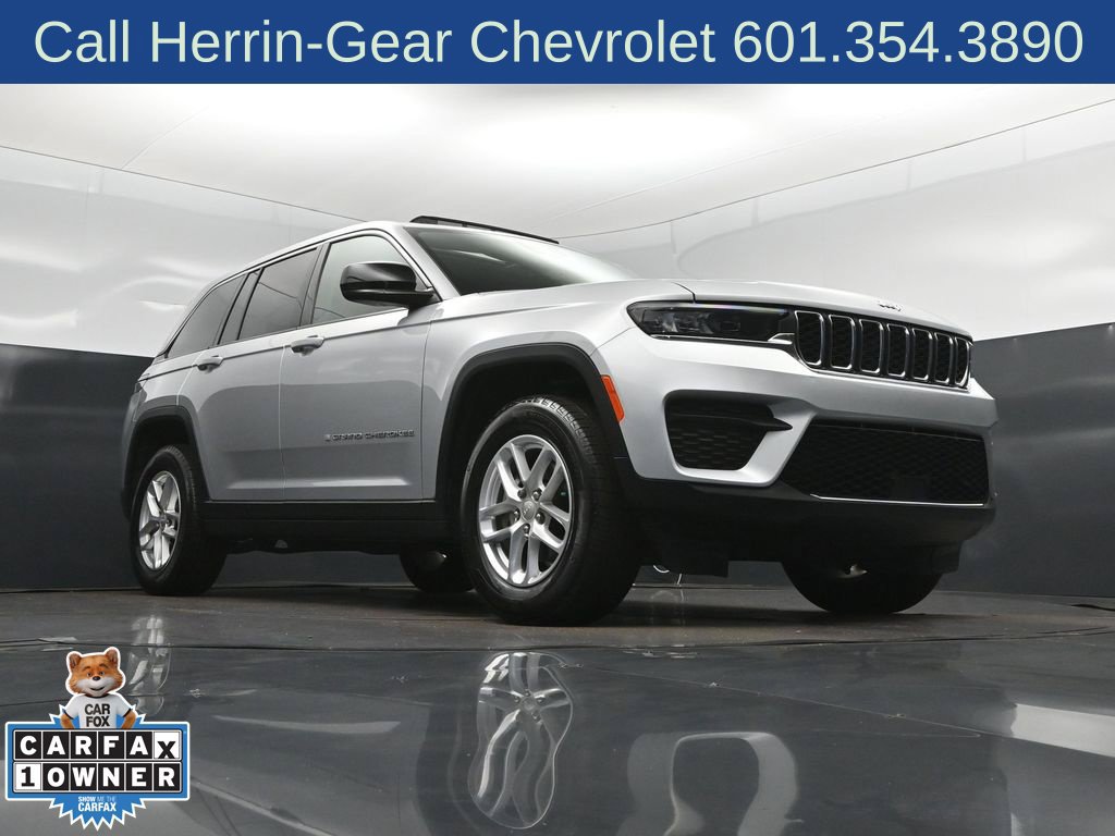 Used 2025 Jeep Grand Cherokee Laredo X w/ Luxury Tech Group I RWD image 44