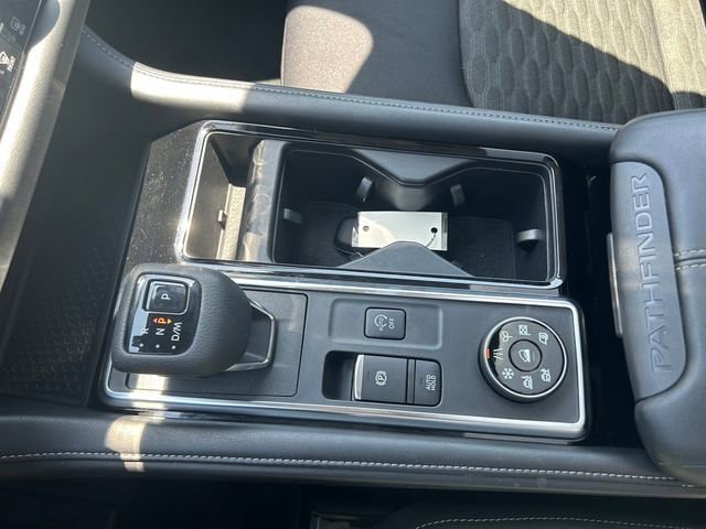 Used 2023 Nissan Pathfinder SV w/ SV Premium Package AWD/4WD image 31