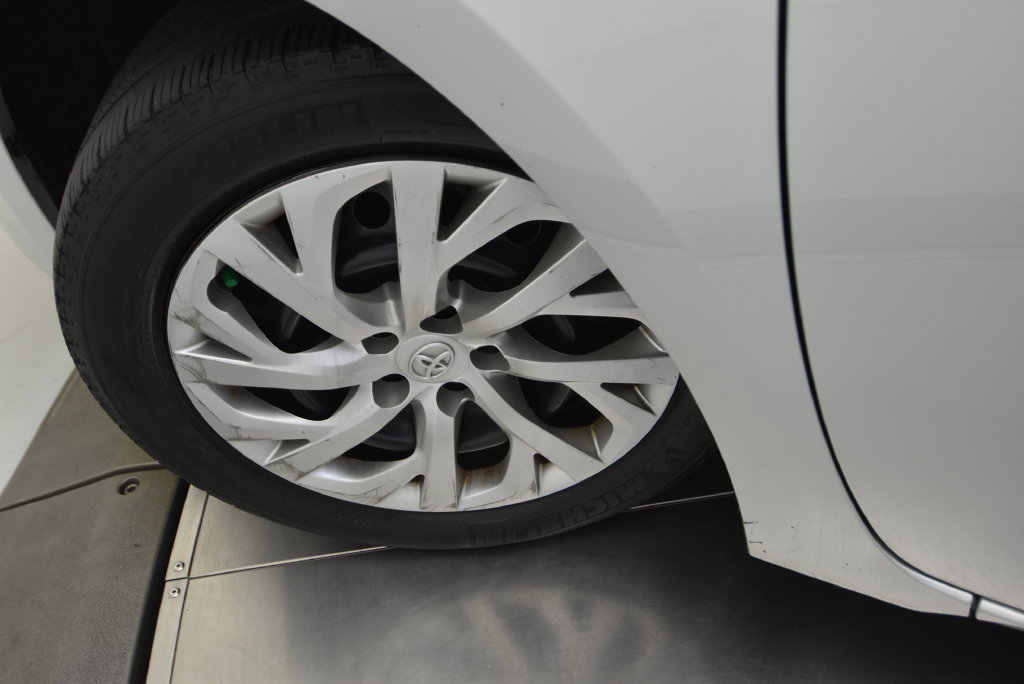 Used 2018 Toyota Corolla LE FWD image 31
