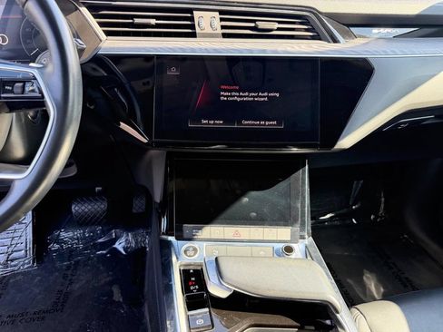 Used 2022 Audi e-tron Premium w/ Towing Package AWD/4WD image 37