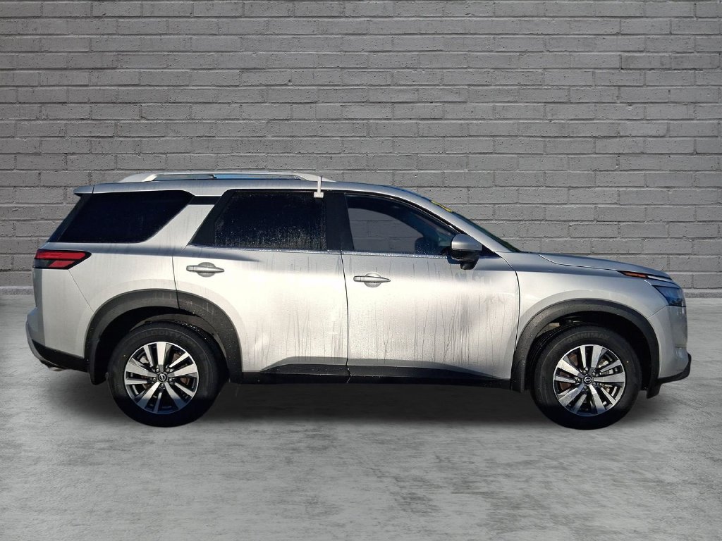 Certified 2023 Nissan Pathfinder SL FWD image 12