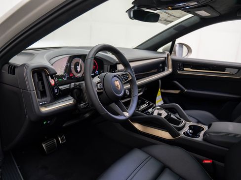 New 2026 Porsche Cayenne GTS image 4