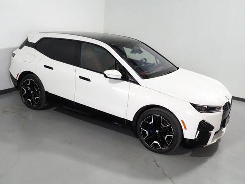 Used 2024 BMW iX xDrive50 w/ Sport Package image 12