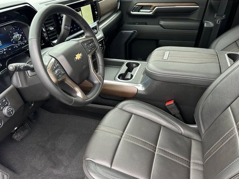 Used 2024 Chevrolet Silverado 2500 High Country w/ High Country Premium Package image 10