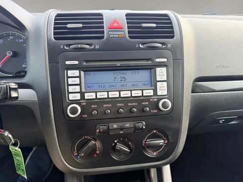 Used 2009 Volkswagen Jetta TDI FWD image 9