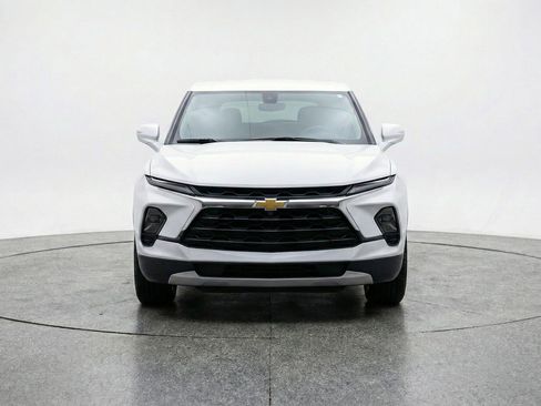 Used 2025 Chevrolet Blazer LT FWD image 2