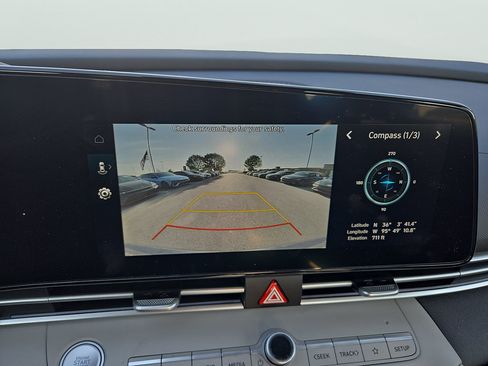 Certified 2025 Hyundai Elantra Limited FWD image 25