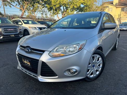 Used 2012 Ford Focus SE FWD image 1