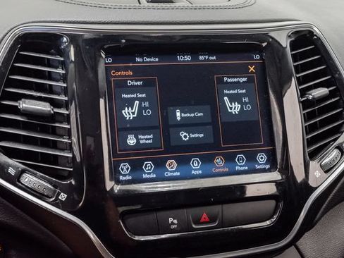 Used 2019 Jeep Cherokee Limited FWD image 21