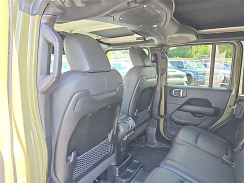 Used 2026 Jeep Wrangler Unlimited Rubicon AWD/4WD image 16