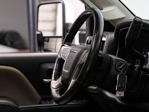 Used 2018 GMC Sierra 2500 Denali w/ Duramax Plus Package AWD/4WD image 15