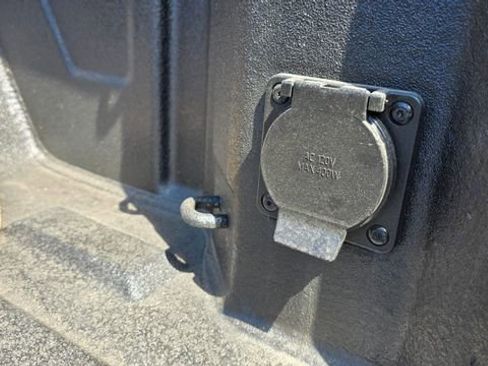 Used 2023 GMC Sierra 1500 AT4 image 9