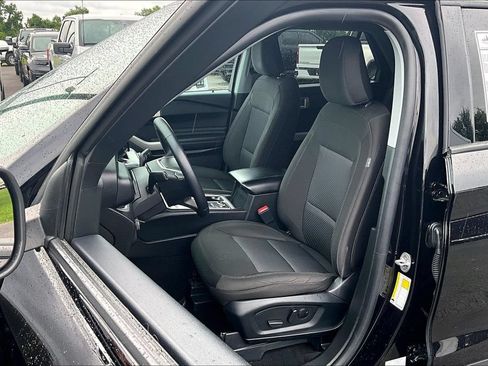 Used 2023 Ford Explorer XLT AWD/4WD image 23