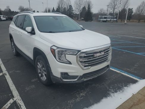 Used 2024 GMC Terrain SLT image 2