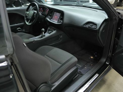 Used 2016 Dodge Challenger R/T image 37