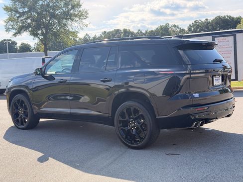 Used 2024 Chevrolet Traverse RS w/ LPO, Floor Liner Package FWD image 10