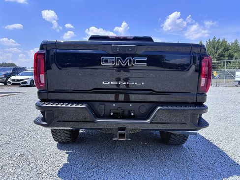 Used 2022 GMC Sierra 2500 Denali w/ Denali Black Diamond Edition AWD/4WD image 6