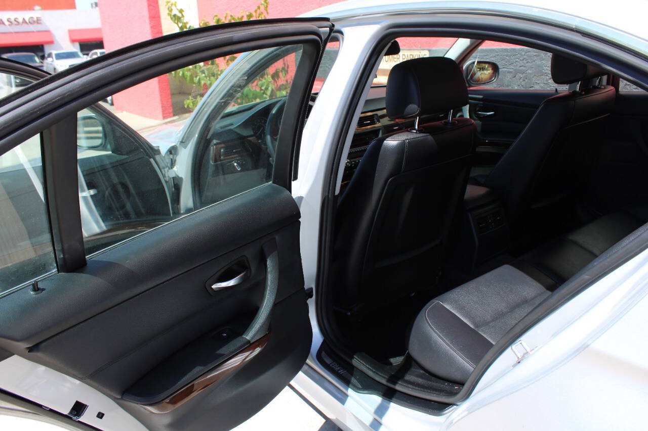 Used 2011 BMW 335i xDrive Sedan AWD/4WD image 13