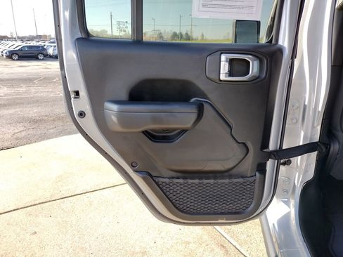 Used 2024 Jeep Wrangler Unlimited Rubicon 4xe w/ Technology Group AWD/4WD image 13