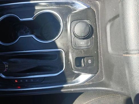 Used 2018 Chevrolet Traverse LT image 12