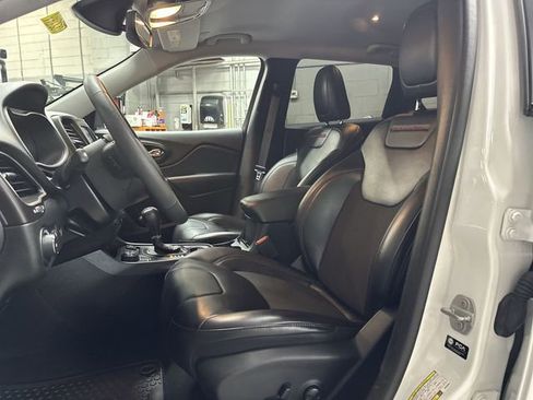 Used 2022 Jeep Cherokee Trailhawk w/ Comfort/Convenience Group image 15